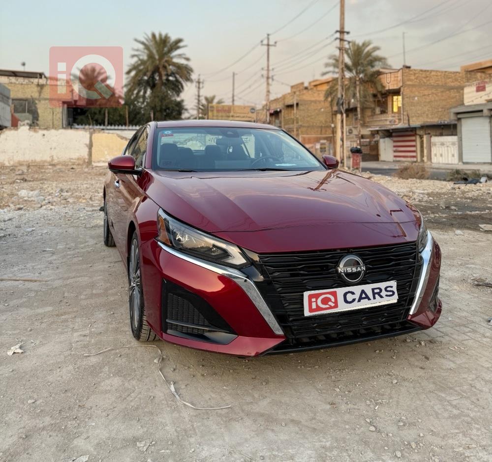 نيسان ألتيما